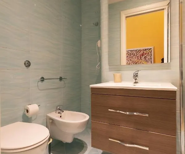 Trinita In Toledo Street בית הארחה