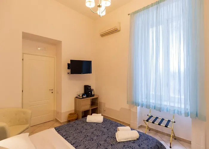 Trinita In Toledo Street בית הארחה